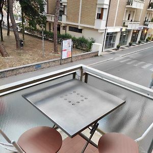 Rossetto e cocciolato - Stanza indipendente con bagno privato a Pesaro